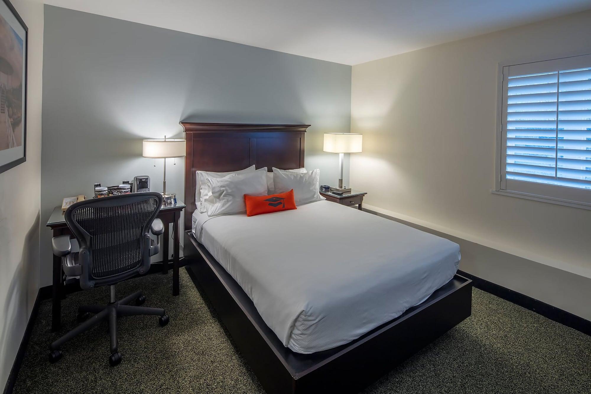 Collegian Hotel & Suites, Trademark Collection By Wyndham Сиракюз Екстериор снимка