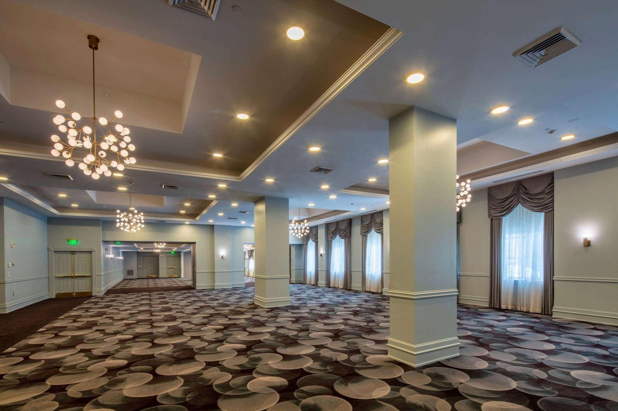 Collegian Hotel & Suites, Trademark Collection By Wyndham Сиракюз Екстериор снимка