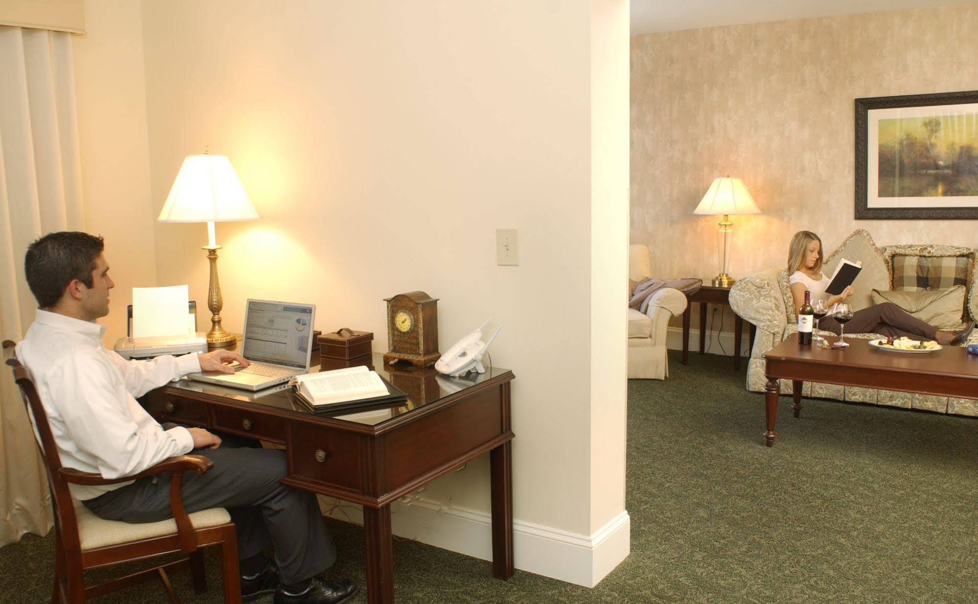 Collegian Hotel & Suites, Trademark Collection By Wyndham Сиракюз Екстериор снимка
