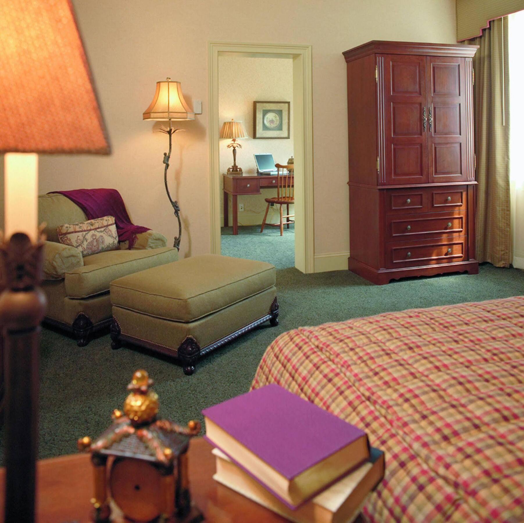 Collegian Hotel & Suites, Trademark Collection By Wyndham Сиракюз Екстериор снимка